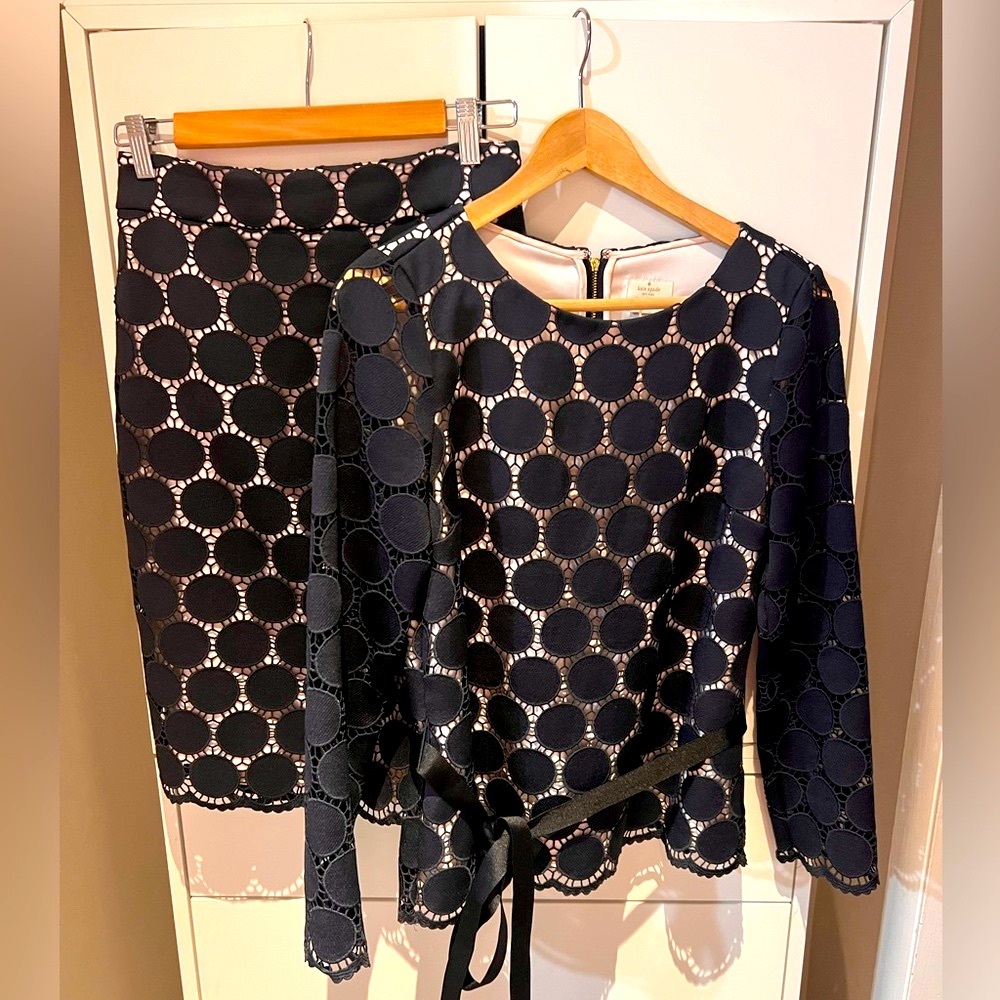 KATE SPADE ♠️ Versatile Pencil Skirt. Scalloped edge. Navy and Pink. US 2/ US S